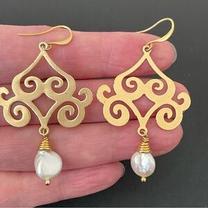 Elegant matte gold tone Genuine Freshwater Pearl Dangle Earrings.